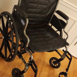 Bariayric Wheelchair 24" W Foot Rests Holds 350 Lbs