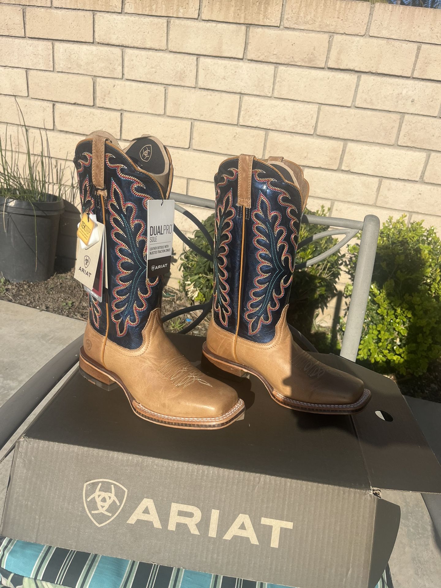 BRAND NEW Women's Ariat Navy Blue Cowboy Boots