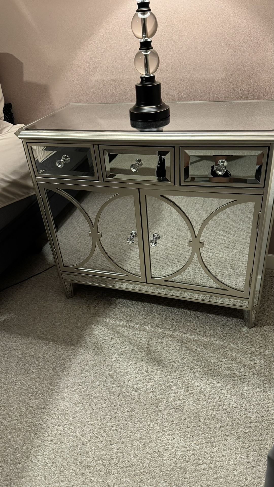 Night stands (2) Oversize mirrored Finish