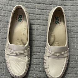 SAS SHOES WOMAN GENUINE COMFORT SLIP ON PENNY LOAFERS FLATS SIZE 8M
