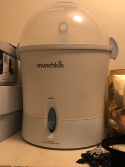 Munchkin bay bottle sterilizer excellent condition.