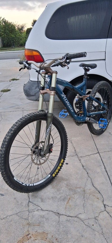 Specialized, Downhill Full Suspension Muntain Bike.