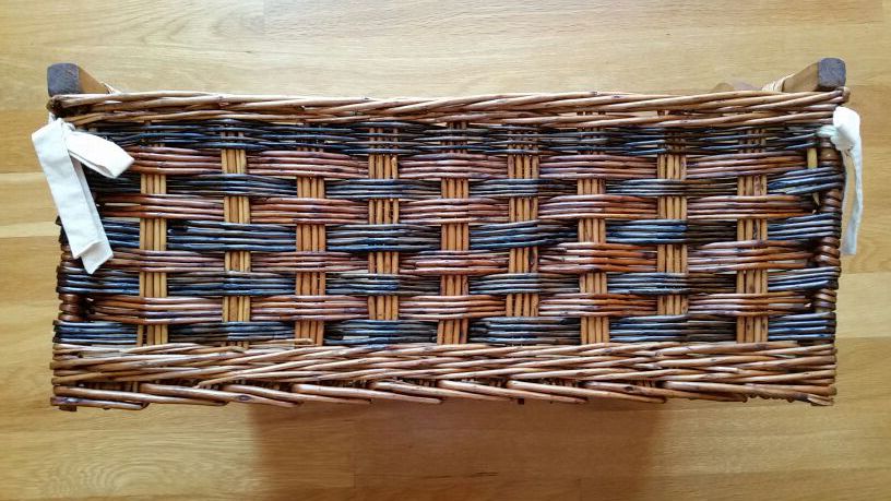 Large Wicker basket with liner