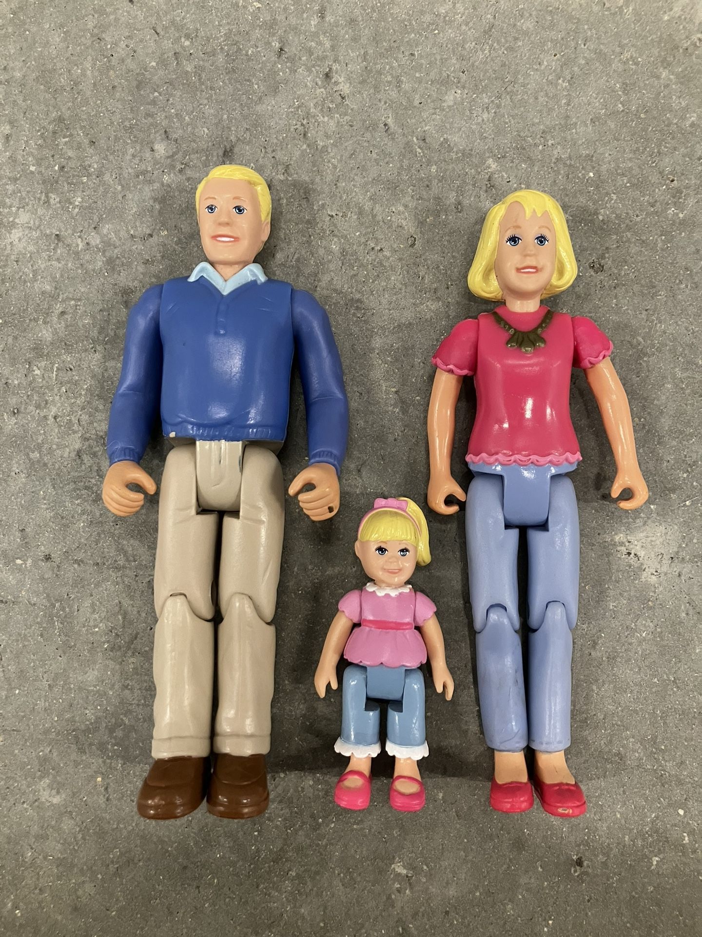 2015 Toys R Us You and Me Happy Together Dollhouse Family Dolls