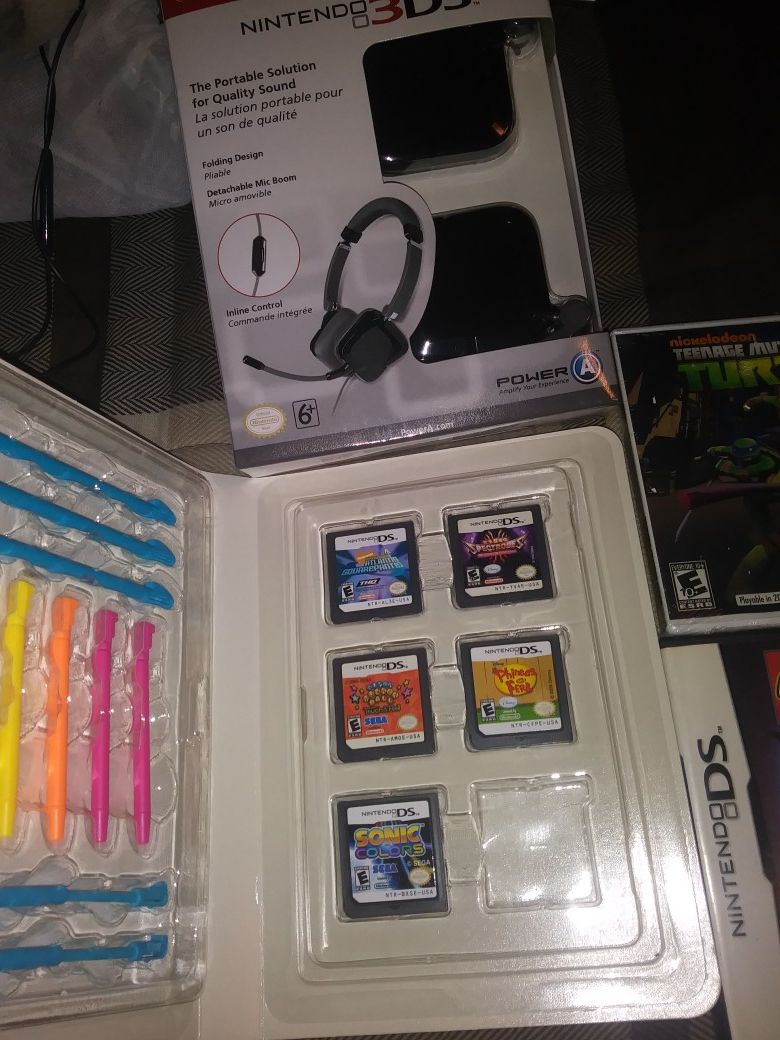 Ds and 3ds games and headphones