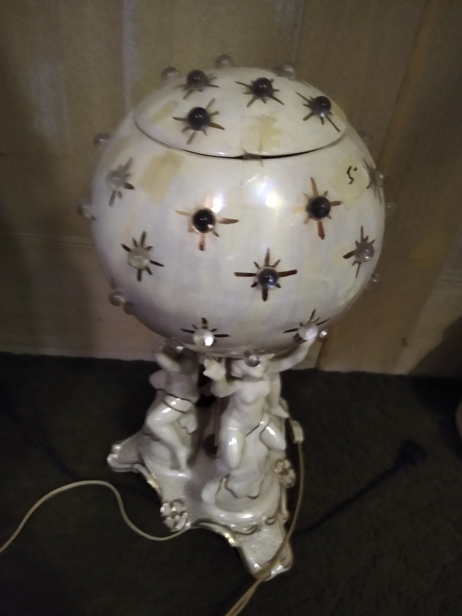 Mother of pearl Cherub Lamp