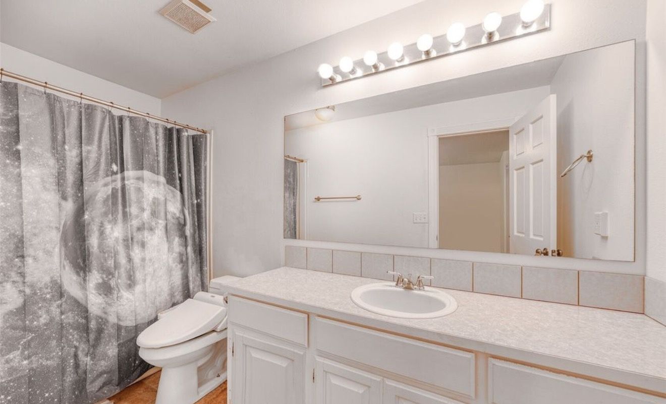 Free Vanity And Mirror, 3 Vanities