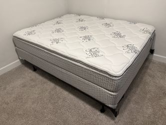 Queen Pillow Top Mattress+ Box Spring+ Metal frame