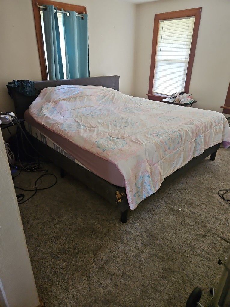 King Size Vibe Memory Foam Mattress W/frame
