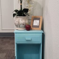 Shabby Chic End Table With Drawer