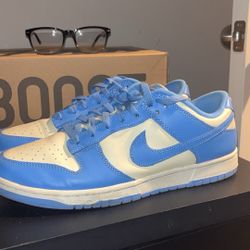 blue and white nike dunks