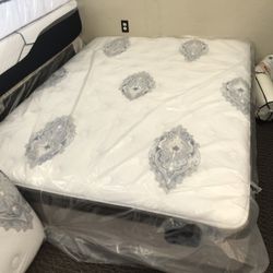 14” Queen Pillow Top Hybrid Mattress With Box Spring