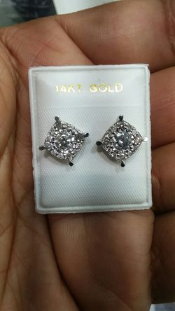 10k White Gold Diamond Earings 1ct diamonds total