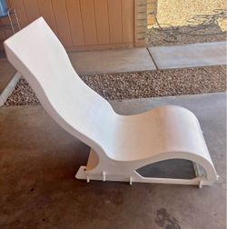 Ledge Lounger for pool or poolside