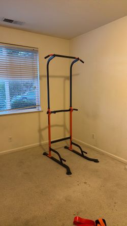 Individual pull- up bar