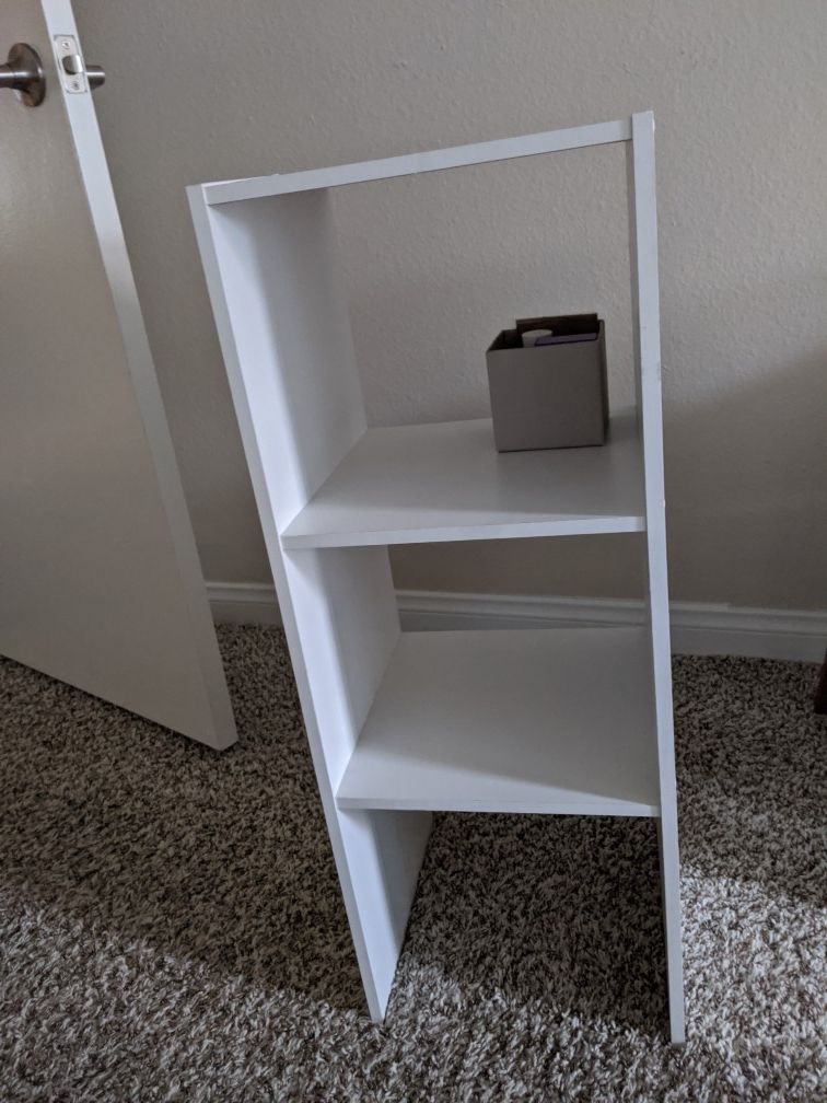 1 White side shelf