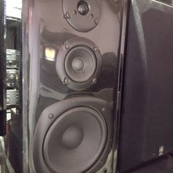 Pair Of Yamaha Bookshelf Speakers