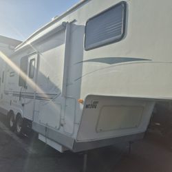 5th WHEEL MONTANA 2001