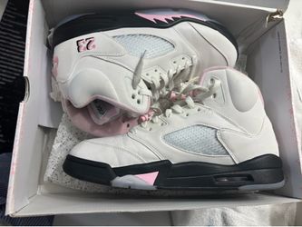 Jordan retro 5 soft pink 10.5