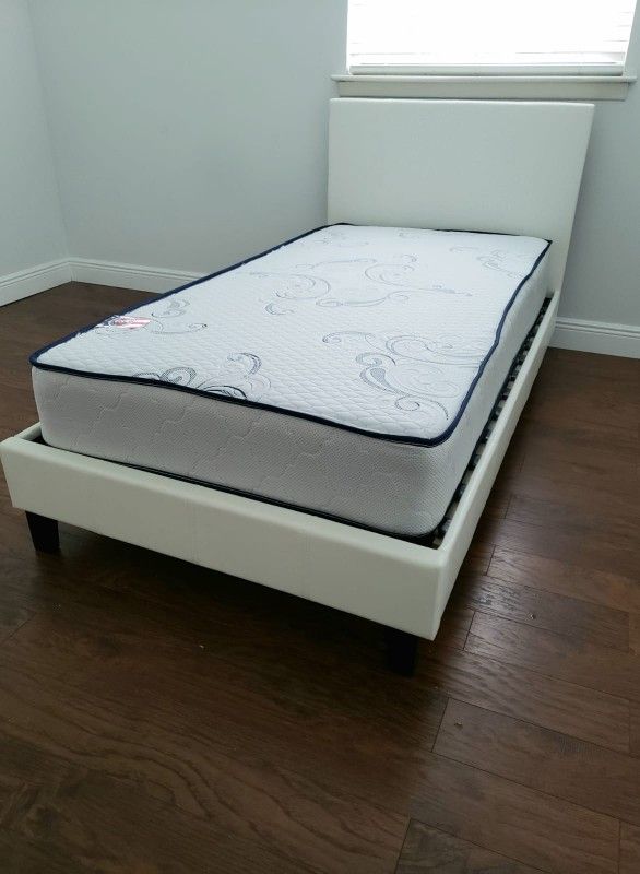 NEW TWIN-SIZE MATTRESS AND BOX SPRING 🆕️