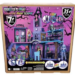 Monster High Doll House, Haunted High School Playset with 7 Play Areas & 35+ Storytelling Pieces Including Furniture & Accessories