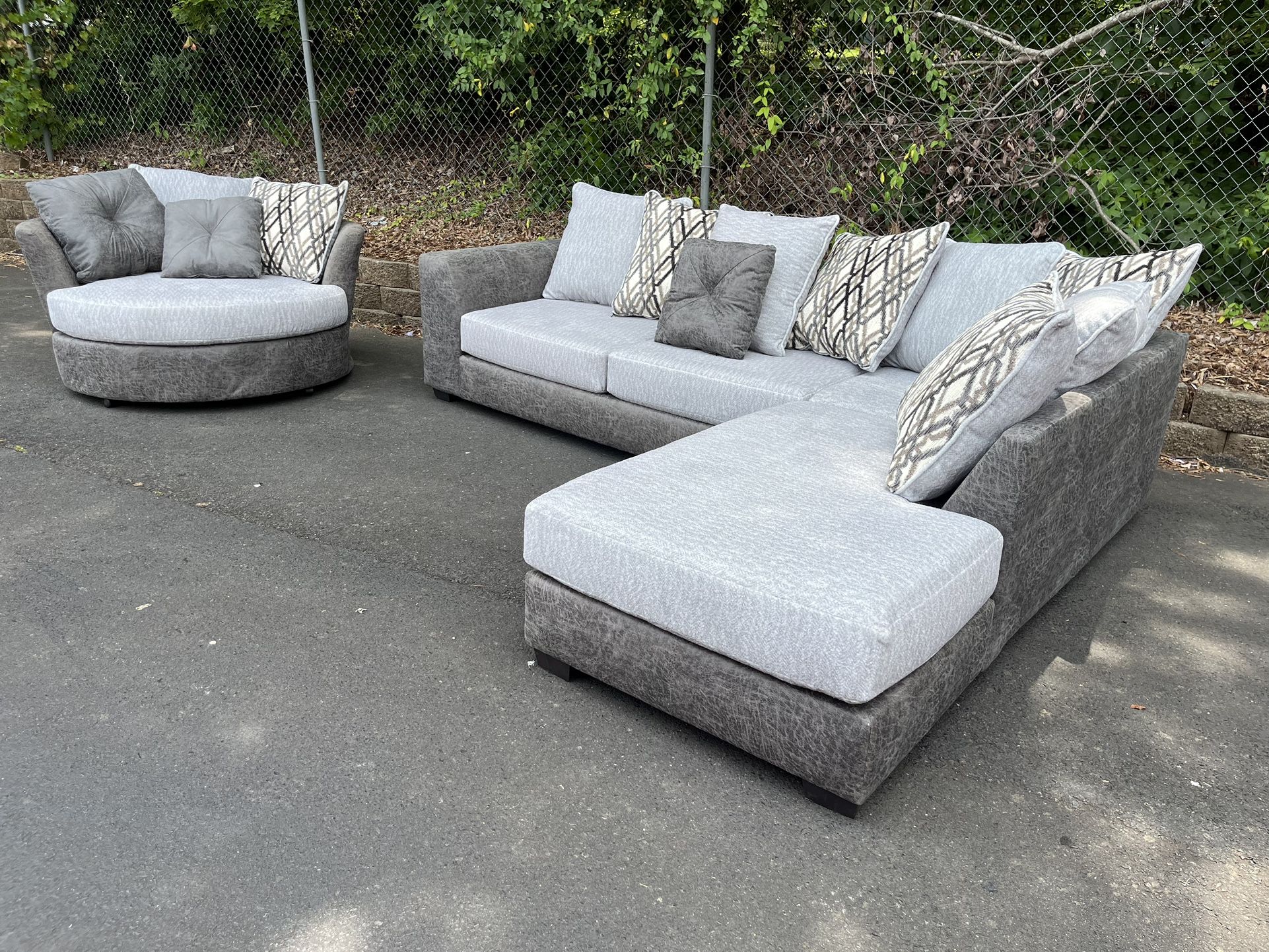 Bellhaven 2Pcs Sectional With Swivel Chair
