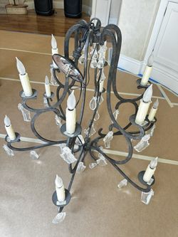 Big Chandelier Good Conditions 