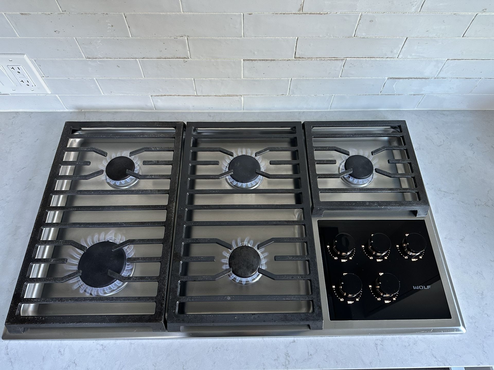 Wolf CG365TS 36” Gas Cooktop -Excellent- Dual Stack Burners