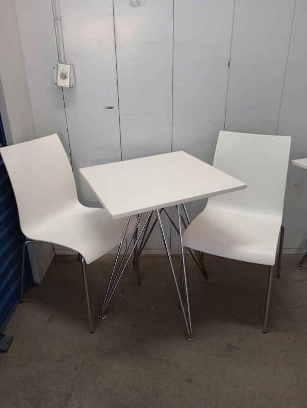 Set Of 2 Chairs And 1 Table In Good Conditions