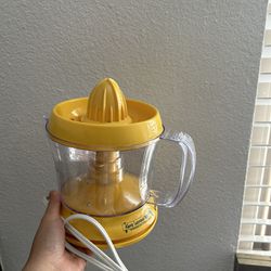 Proctor Silex Alex's Lemonade Stand Electric Citrus Juicer Machine and Squeezer, for Lemons, Limes and Oranges, 34 oz, 
