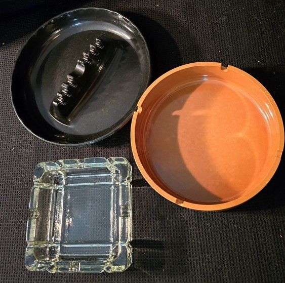 Vtg. Ashtrays Lot Of 3 Light Brown, Black And Glass 2 Are Made In The U.S.A.
