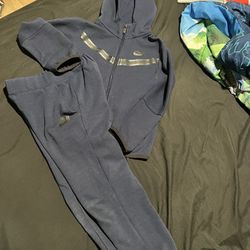 Size 7 Kids Nike Tech Fleece Sweatsuit Used $40