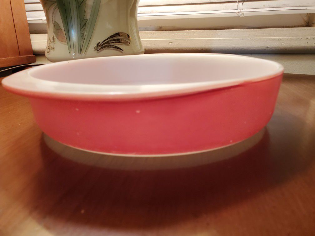 Vintage Pyrex Pink Round 8" Baking Dish Marked #221