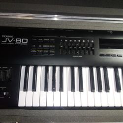 Roland JV80 61 Key Synthesizer 