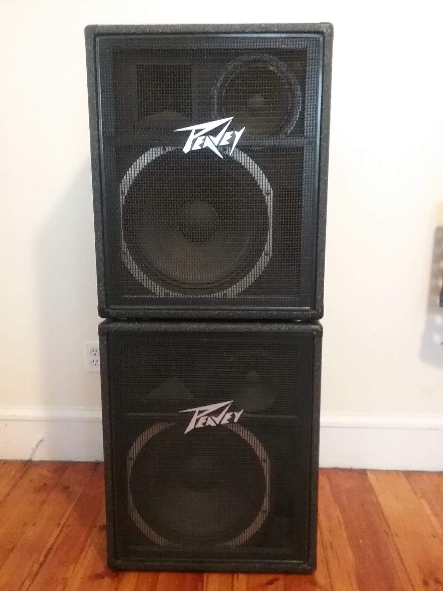 Peavey 358-S with 15" x 8" Pair of Speakers in good condition