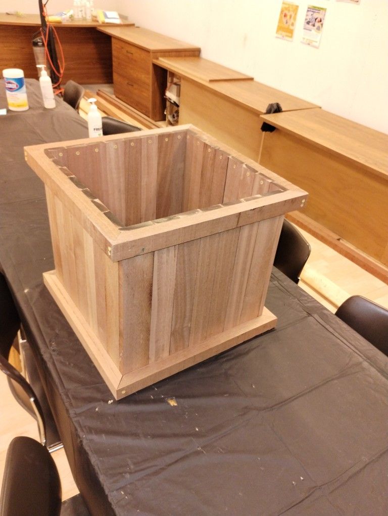 mahogany planter box