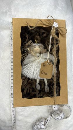 Angelita Llavero $10
