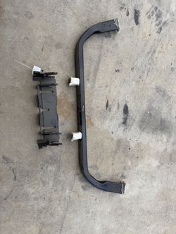 International LT Hood Hinge Bar & Pivot