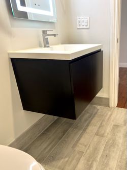 FLOATING BATHROOM VANITY