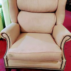 Vintage Pink Chair Excellent Condition Can Deliver Okc Area 30