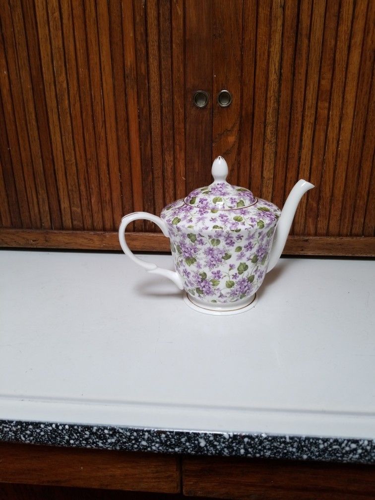Adorable standard sized teapot for Sale in Lincoln Acres, CA OfferUp