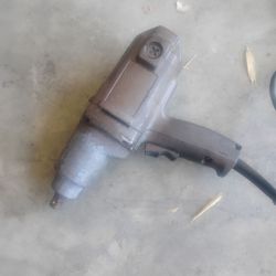 Electric socket driver
