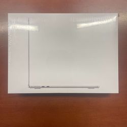 13.6-inch MacBook Air with Apple M2 Chip