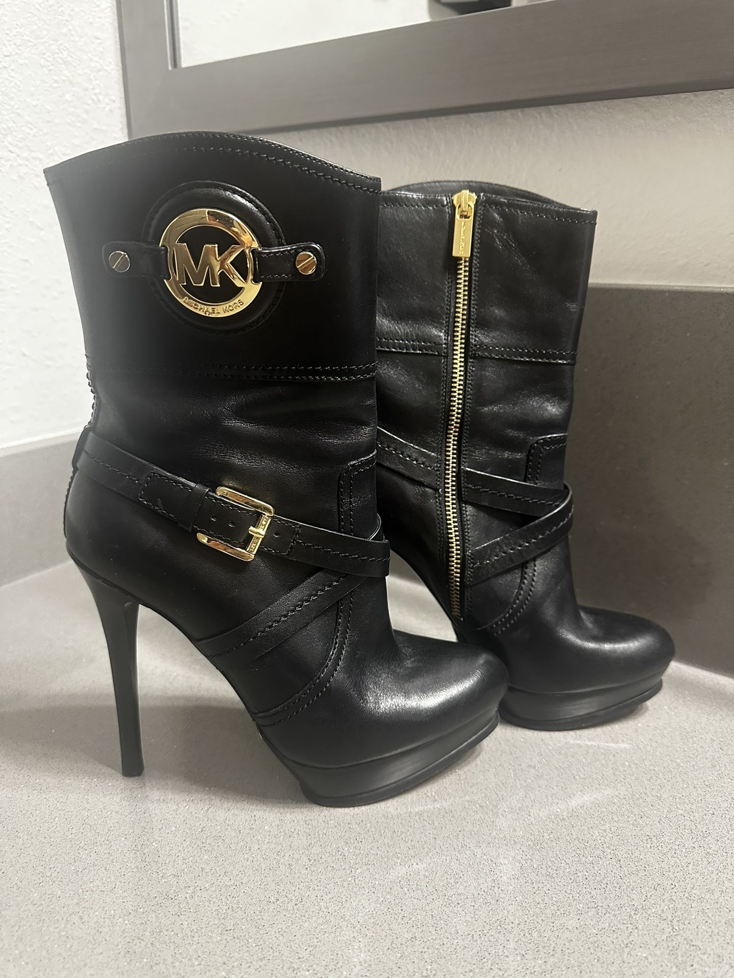 Michael Kors Mid-Calf Boots Size 7
