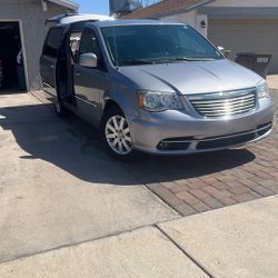 2016 Chrysler Town & Country