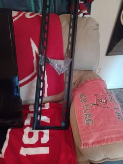 50 inch DLED TV with remote and wall mount
