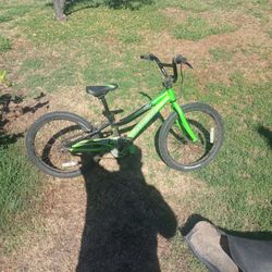 Specialized Hotrock 20 Kids Bike