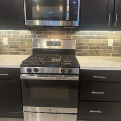 GE Stainless Steel Microwave and Gas Stove Set 