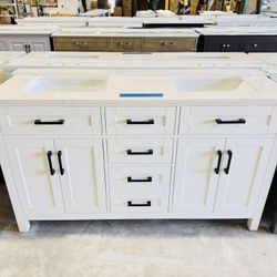 Brand New Bathroom Vanity in white 60”, double sink soft close solid wood $829 