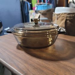 Dish With Lid Great Cond 1.5 Qts